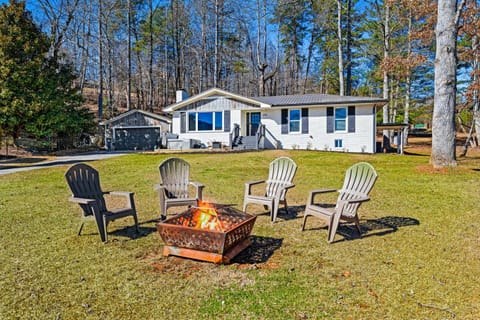 Dock Holiday House in Chatuge Lake