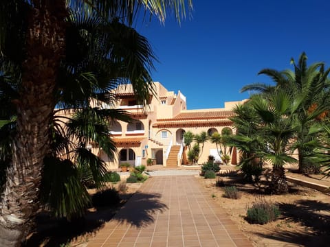 Property building, Facade/entrance, Garden