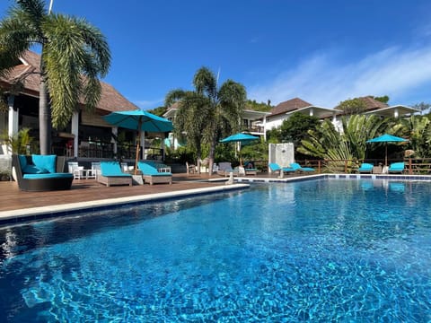 Property building, Restaurant/places to eat, Pool view, Swimming pool
