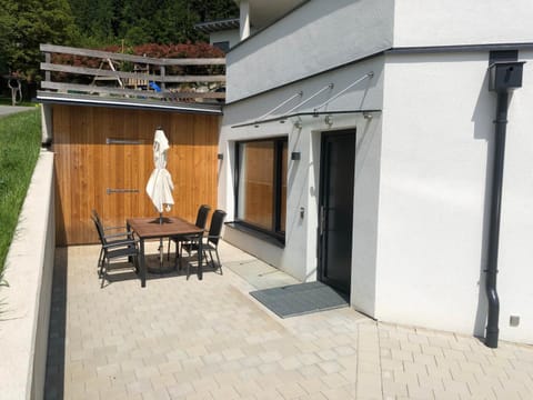 Property building, Day, Balcony/Terrace, Dining area