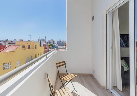 Facade/entrance, Balcony/Terrace, City view, Street view