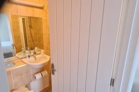 Beautiful 2-bed Apartment on Torquay seafront Apartment in Paignton