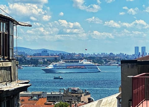 Nearby landmark, Day, City view, Sea view