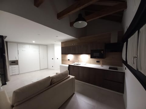 Kitchen or kitchenette, Seating area