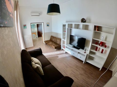 TV and multimedia, Living room, Lounge or bar