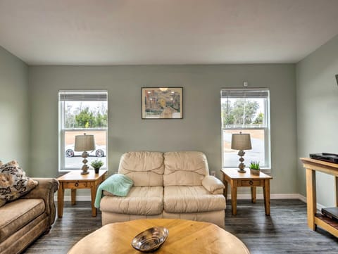 Family-Friendly Home, Walk to Steinhatchee River! House in Florida