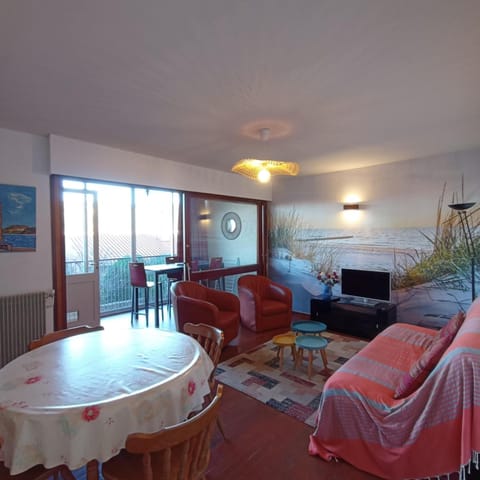 Patio, TV and multimedia, Living room, Dining area