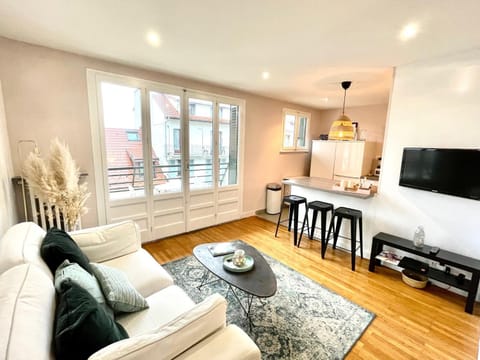 Communal lounge/ TV room, Living room
