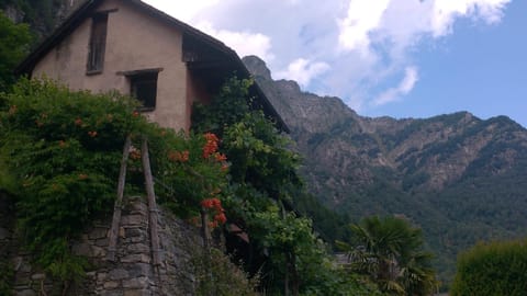 Casa Gialla Apartment in Canton of Ticino