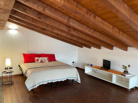 WINE AND LAKE 2 Apartment in Province of Brescia