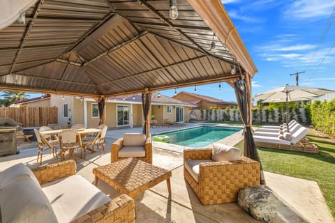 Property building, Patio, Day, Natural landscape, Living room, Seating area, Pool view, Swimming pool, sunbed