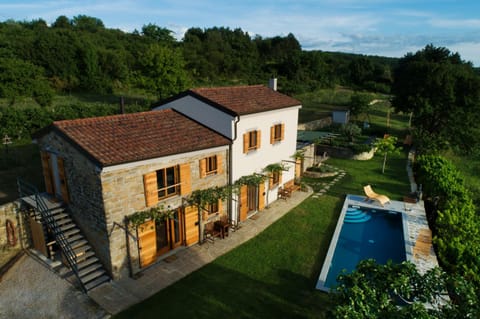 Neighbourhood, Bird's eye view, Pool view