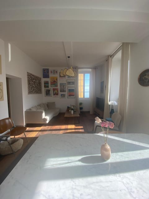 Appartement hypercentre Bastia vue mer et petite terrasse Apartment in Bastia