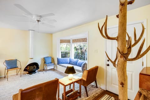 Cloverdale Creekside Retreat House in Russian River