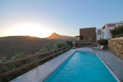 Property building, Mountain view, Pool view, Swimming pool, Sunset