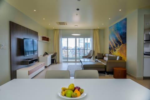 TV and multimedia, Seating area, Dining area