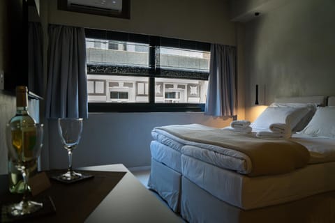Bed, Photo of the whole room, Dining area, Bedroom