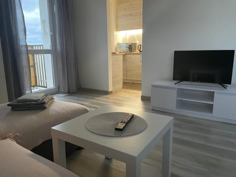 Bed, TV and multimedia, Kitchen or kitchenette, Photo of the whole room, Bedroom