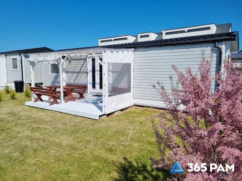 Property building, Spring, Day, Garden, Garden view