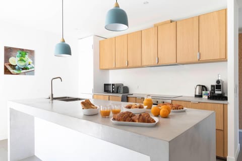 Coffee/tea facilities, stove