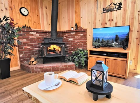Communal lounge/ TV room, TV and multimedia, Living room, Evening entertainment, flat iron