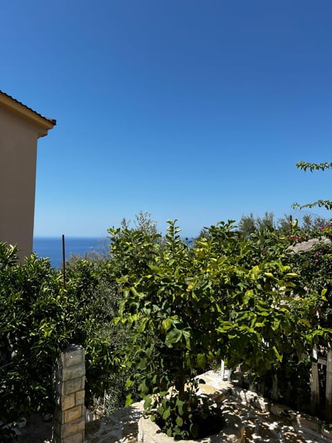 Emilios Traditional Villa Apartment in Dhërmi