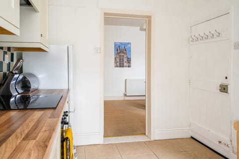 Fantastic, Spacious 3 Bedroom House With Garden House in Bath