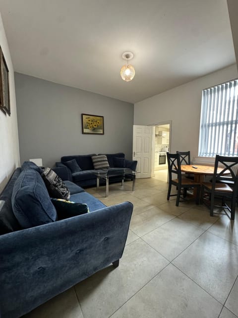 4 BR, Large & Modern Private House Central Location House in Newcastle upon Tyne