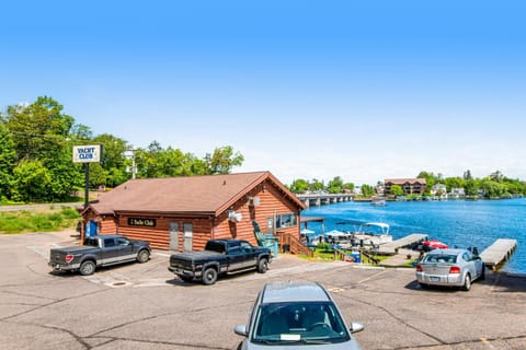 Lake Minocqua Lakeview Apartment in Minocqua Lake