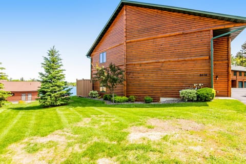 Lake Minocqua Lakeview Apartment in Minocqua Lake