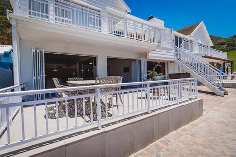 Beachfront property, Victoria Bay, Garden route Apartment in Western Cape