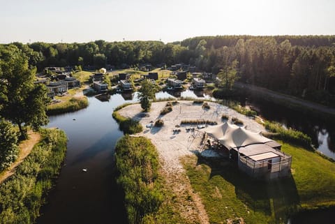 Property building, Restaurant/places to eat