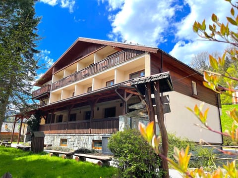 Property building, Spring, Day, Garden