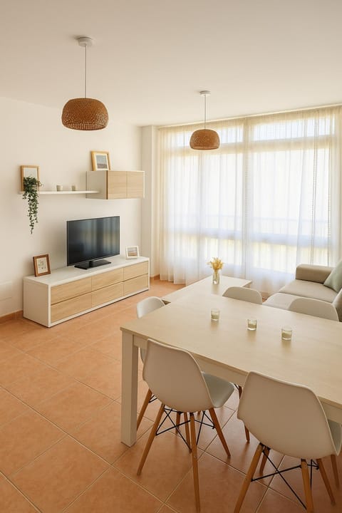 TV and multimedia, Living room, Seating area, Dining area