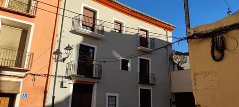 Property building, Facade/entrance, Pets