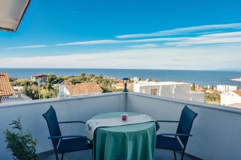 View (from property/room), Seating area, City view, Sea view