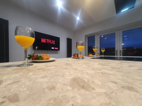 Breakfast, kitchen