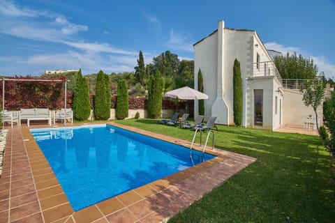 Property building, Patio, Garden, Dining area, Garden view, Pool view, Swimming pool, sunbed