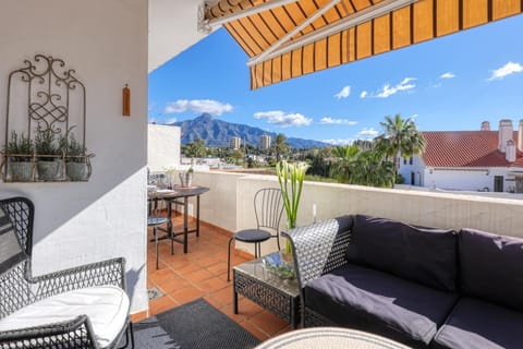 Property building, Balcony/Terrace, Living room