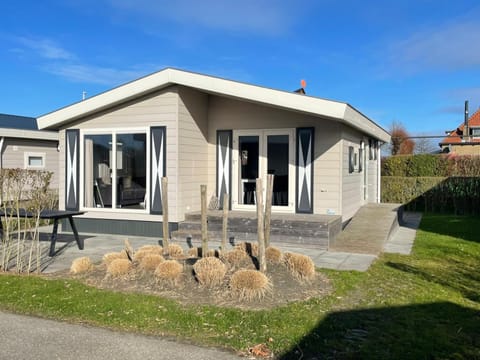Property building, Facade/entrance, Garden