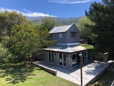 Property building, Day, Natural landscape, Garden, Garden view, Mountain view