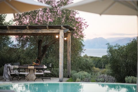 Natural landscape, Garden, Balcony/Terrace, Dining area, Garden view, Mountain view, Sea view
