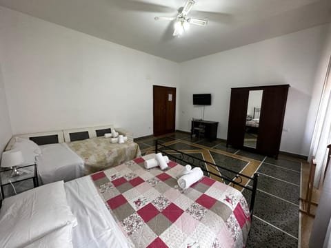 Holiday Pisa Gare 2 Bed and Breakfast in Pisa