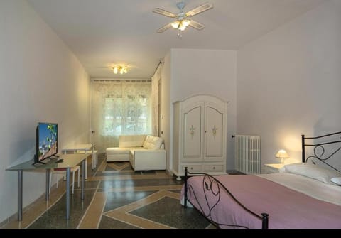 Holiday Pisa Gare 2 Bed and Breakfast in Pisa