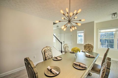 Harrisonburg Retreat with Hot Tub about 2 Mi to JMU House in Harrisonburg