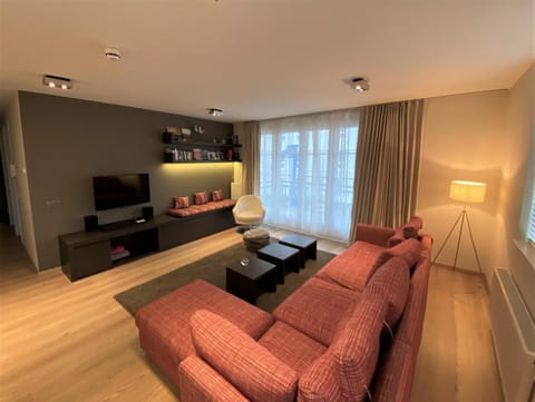 Edward Hopper Suite, Duinhof 3-9-7, spacious apartment near the beach with sunny balcony Apartment in Zeeland, Netherlands