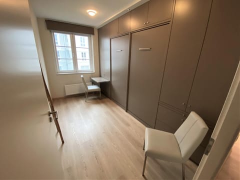 Edward Hopper Suite, Duinhof 3-9-7, spacious apartment near the beach with sunny balcony Apartment in Zeeland, Netherlands