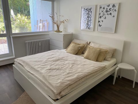 Bed, Photo of the whole room, internet
