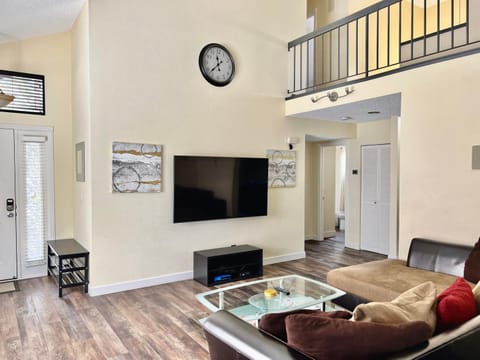 Communal lounge/ TV room, Living room, Seating area