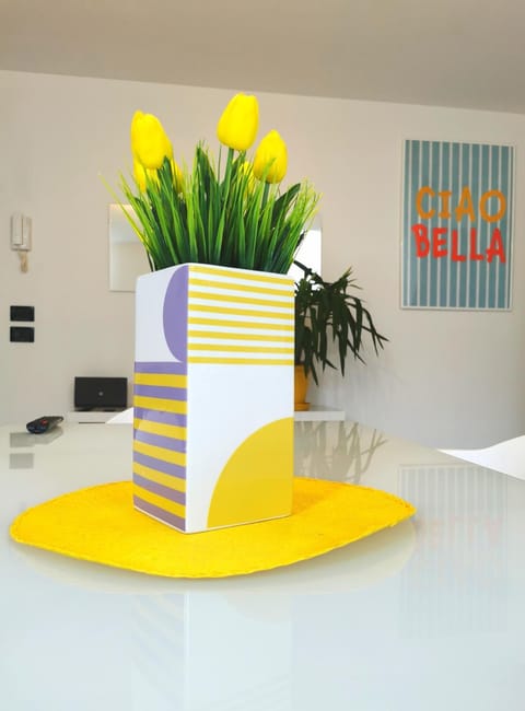 Old Town Apartment with Terrace - Live Love Lake Apartment in Peschiera del Garda